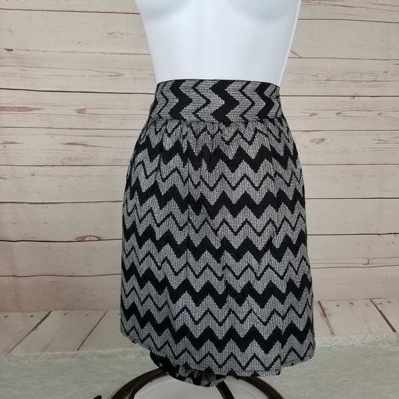 NWT Eye Candy Women's 3X Chevron Stripe Skort NEW - Picture 1 of 5